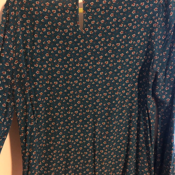 Bell sleeve blouse - Picture 4 of 4